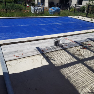 Réalisation d'un terrasse de piscine en grès cerame dans le Beaujolais